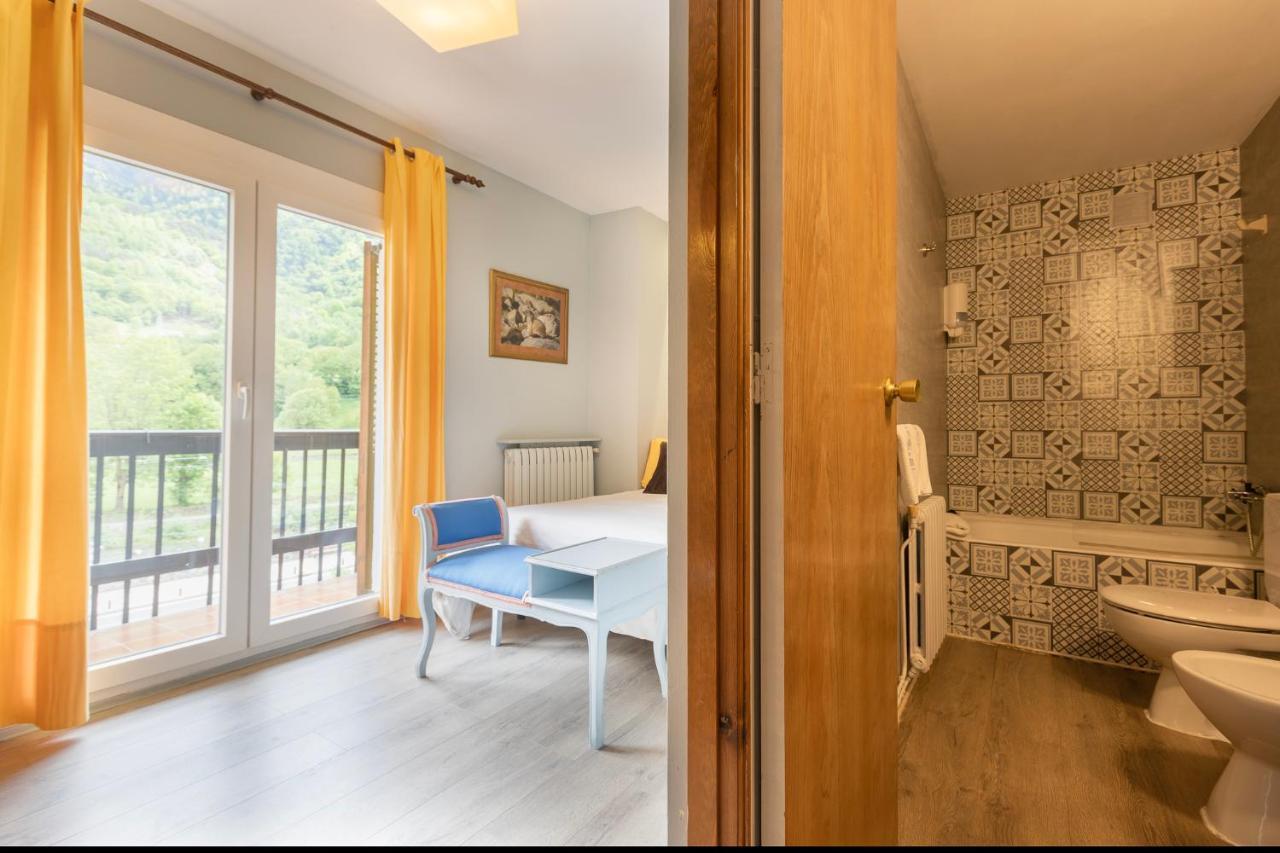 Hostaltina Bossost Bagian luar foto