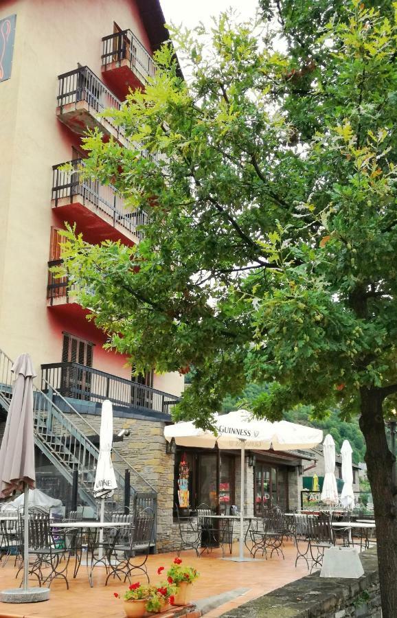 Hostaltina Bossost Bagian luar foto